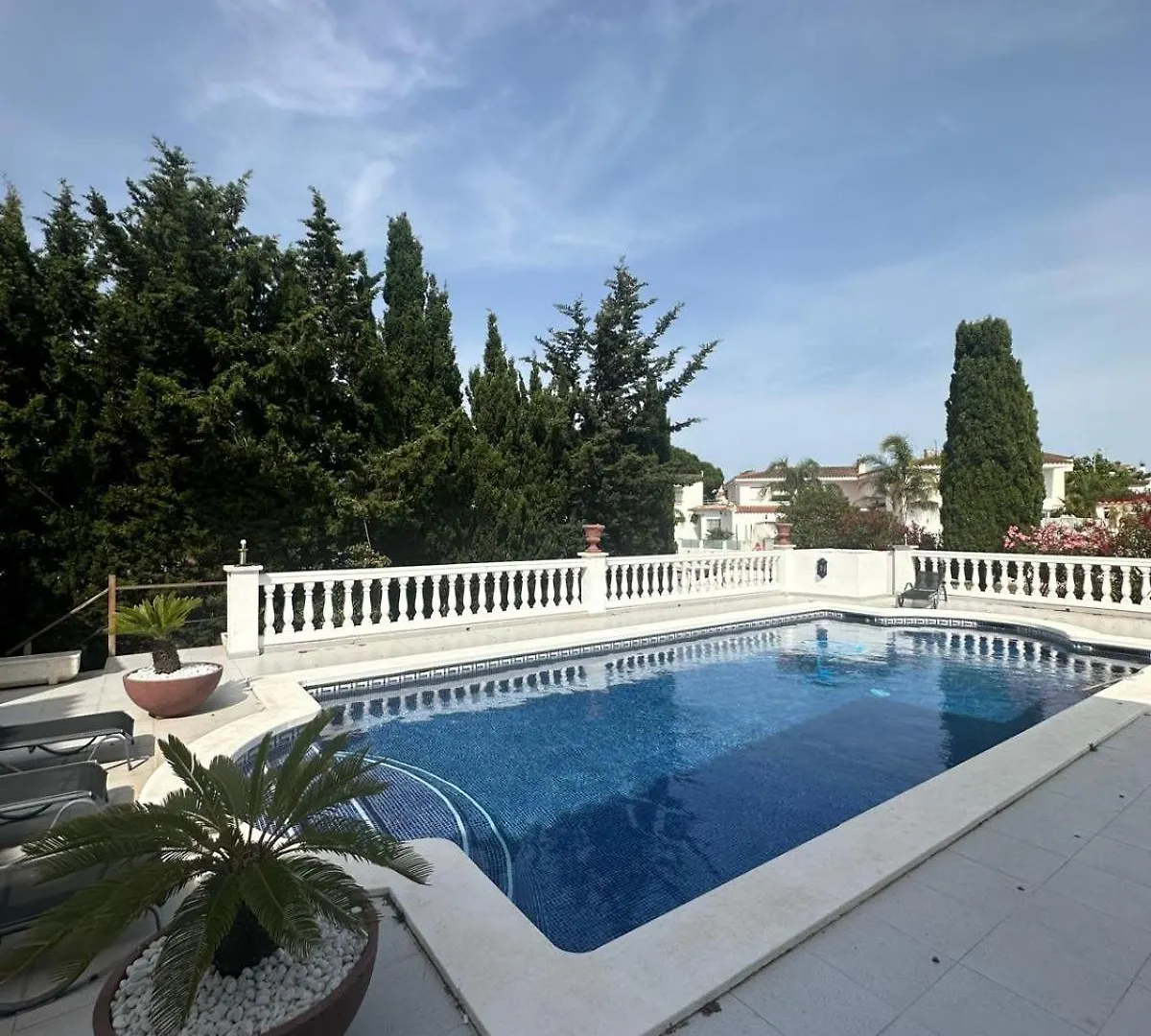 Casa Con Piscina Y Amarre Soleada Villa Empuriabrava