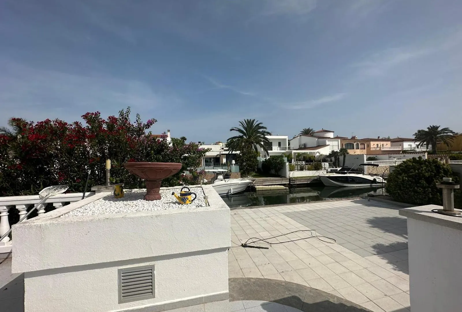 Casa Con Piscina Y Amarre Soleada Villa Empuriabrava Spain