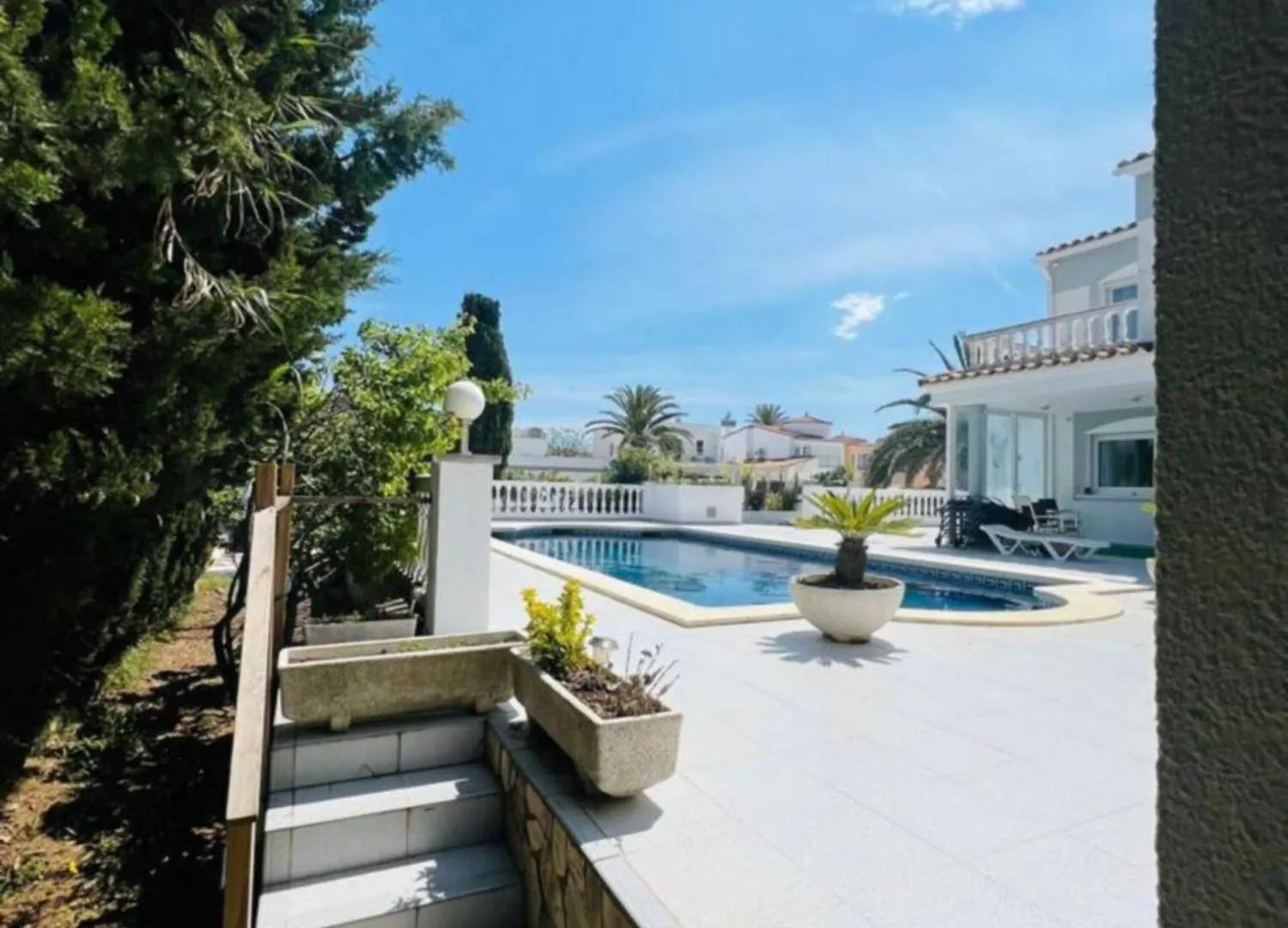 Casa Con Piscina Y Amarre Soleada Villa Empuriabrava