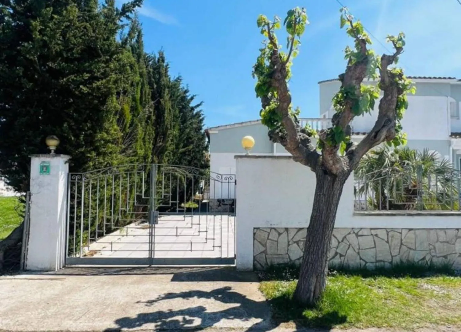Casa Con Piscina Y Amarre Soleada Villa Empuriabrava