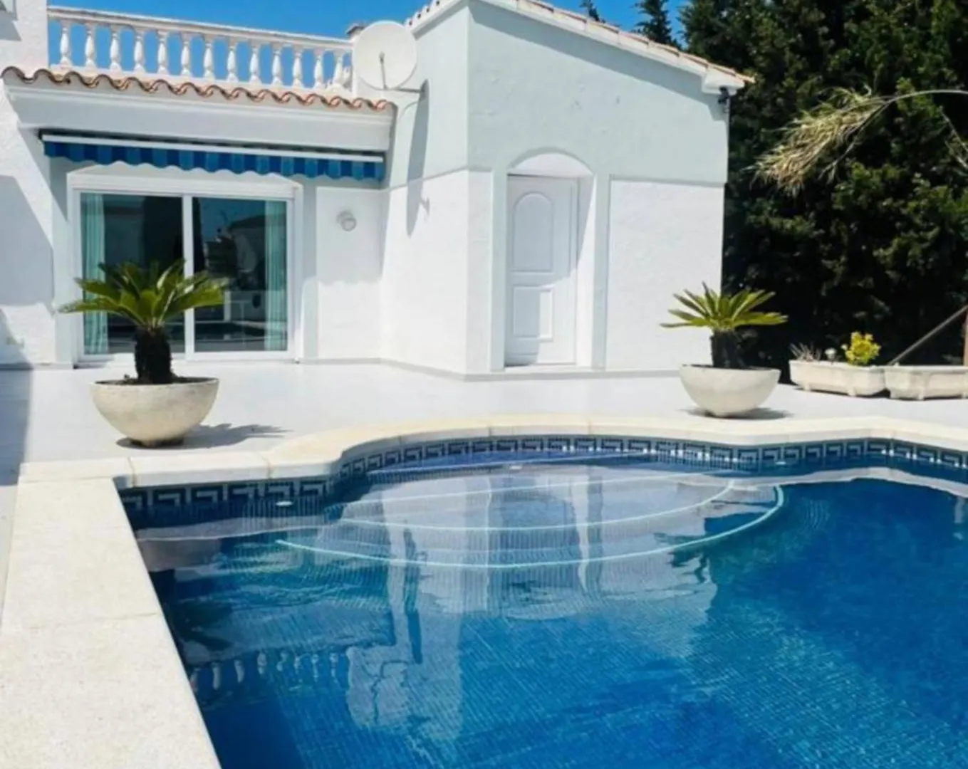 Casa Con Piscina Y Amarre Soleada Villa Empuriabrava Spain
